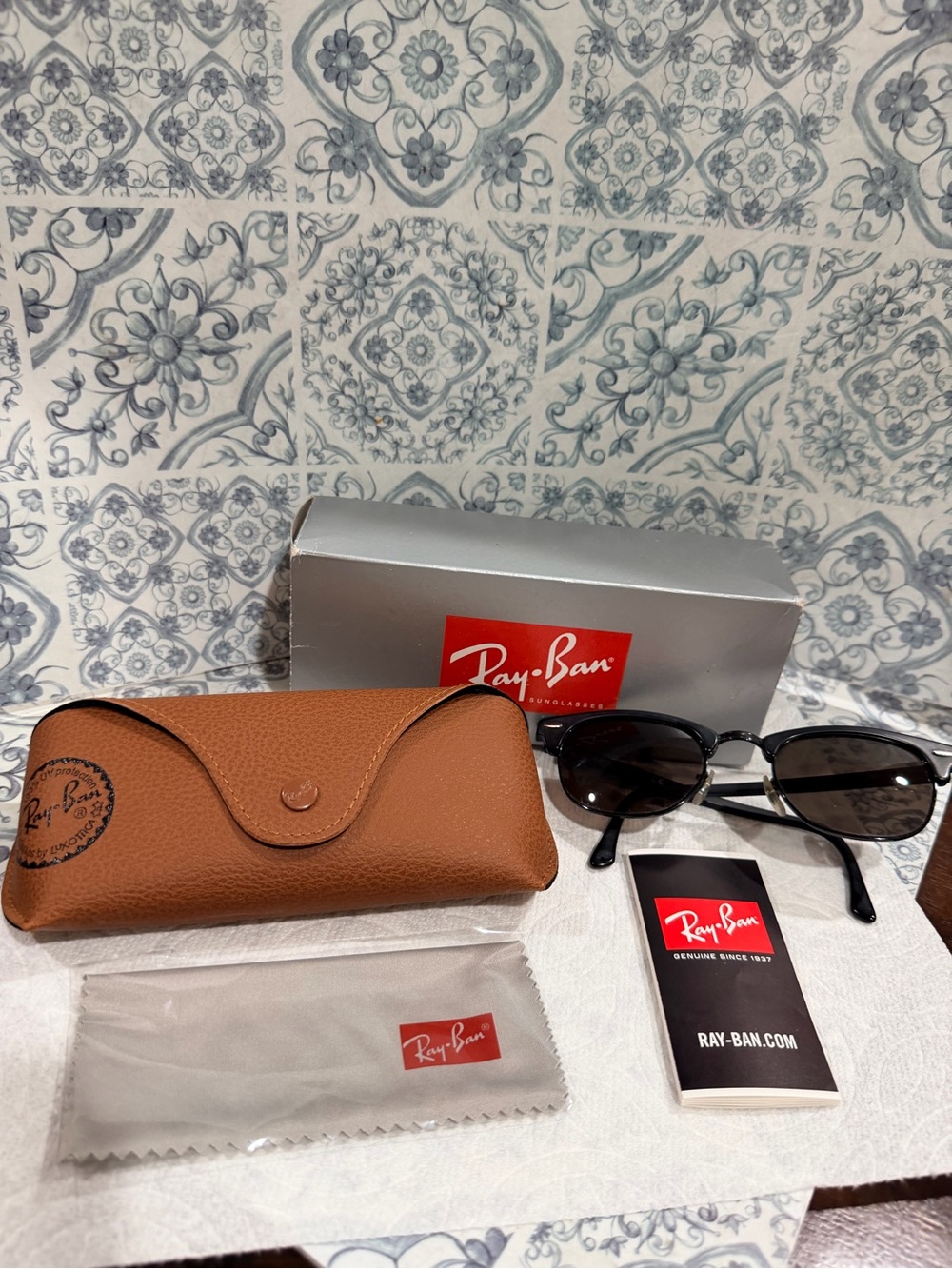🔹Ray-Ban Clubmaster Sunglasses